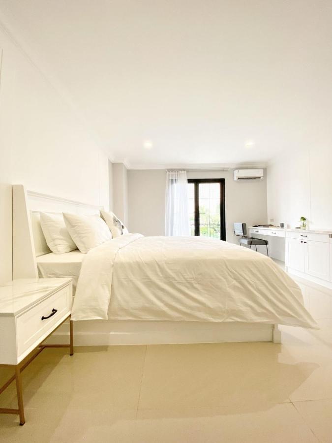 Loewys Home Tanjung Duren Jakarta Barat Exterior photo