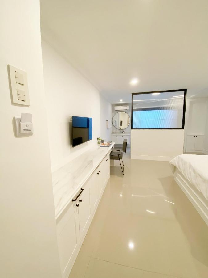 Loewys Home Tanjung Duren Jakarta Barat Exterior photo