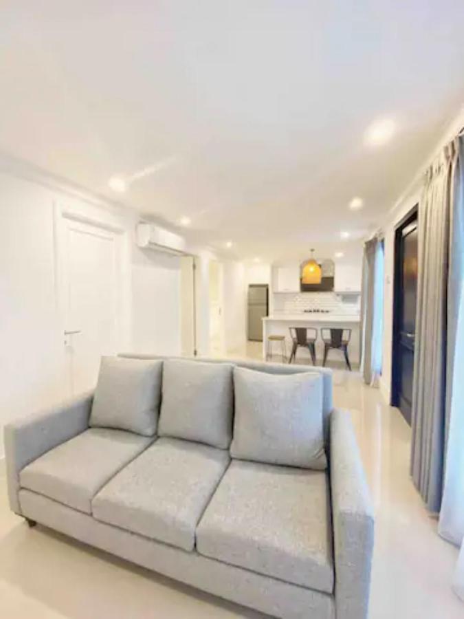 Loewys Home Tanjung Duren Jakarta Barat Exterior photo